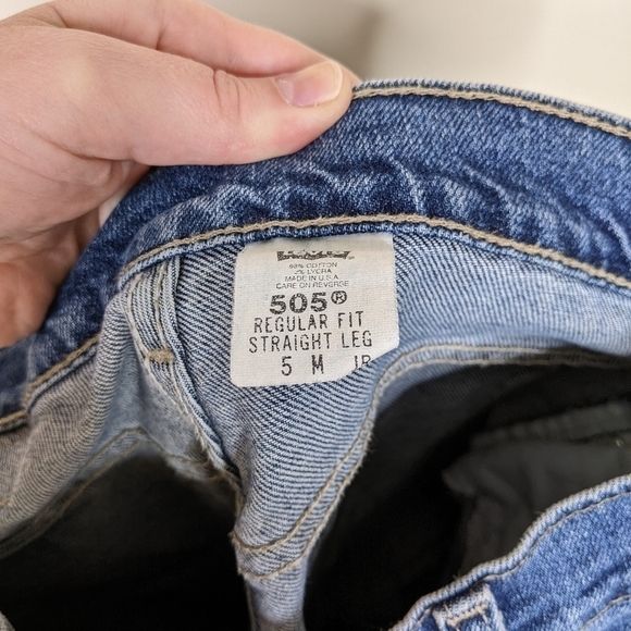 Levi's Vintage 505 Straight Leg Regular Fit High Rise Mom Jeans - Picture 4 of 11